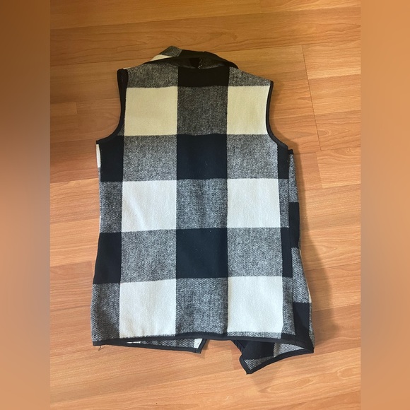 Women's Sherpa/Fleece Vest with Cowl Neck Collar and Flannel Print - Picture 7 of 7